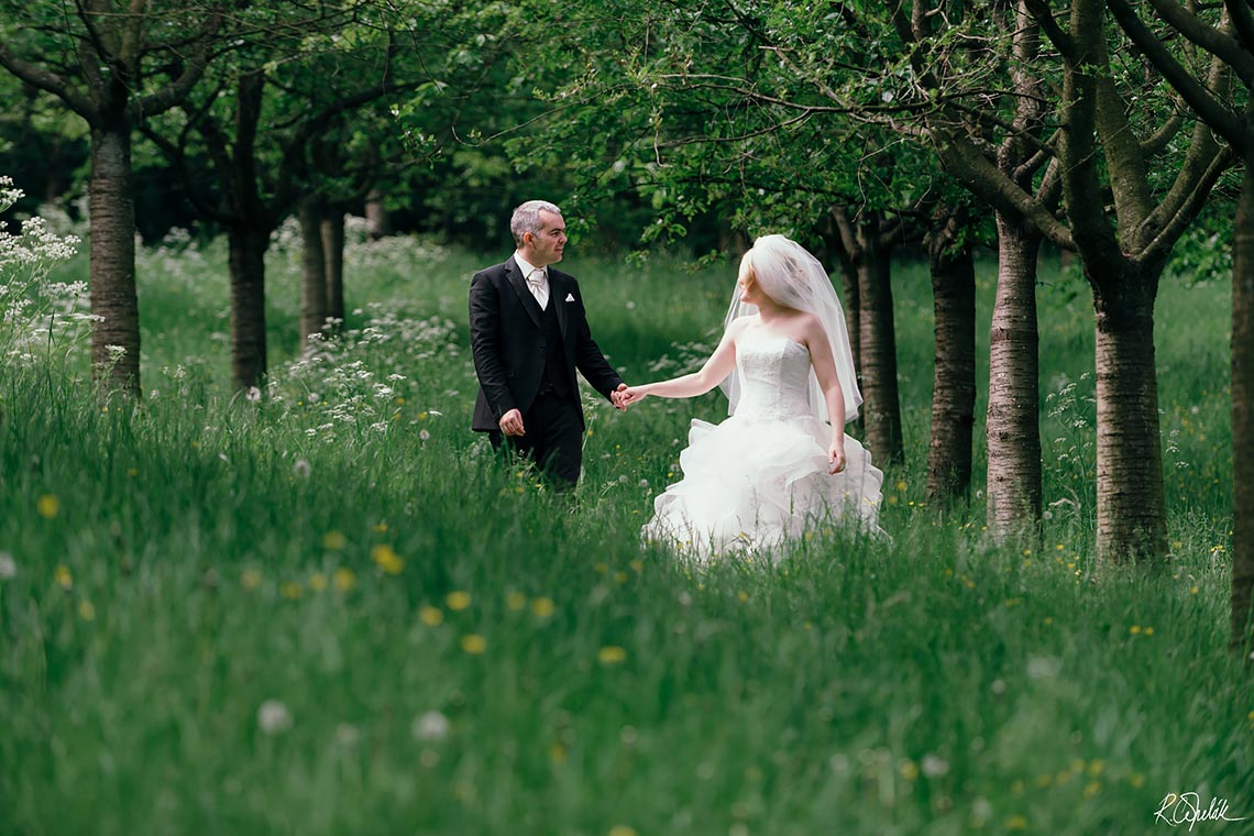 svatební fotografie v přírodě na Petříně