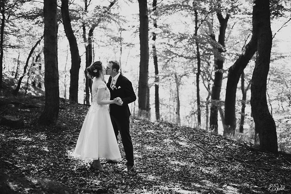 černobílá svatební fotografie