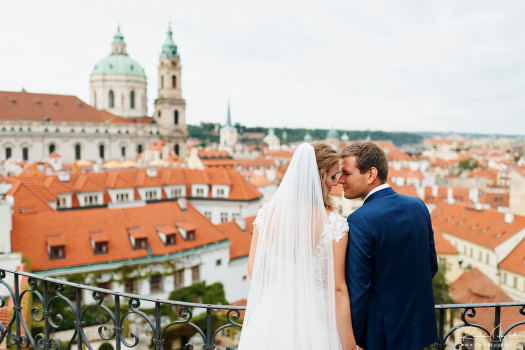 svatební fotografie novomanželů v Praze