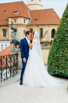 fotografie nevěsty a ženicha ve Vrtbovské zahradě