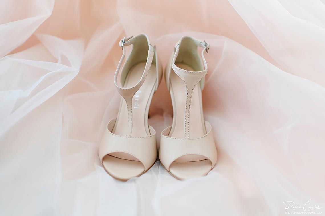 krásne svadobné topánky pre nevestu