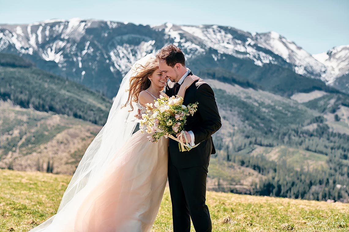 romantické svadobné fotografie v horách