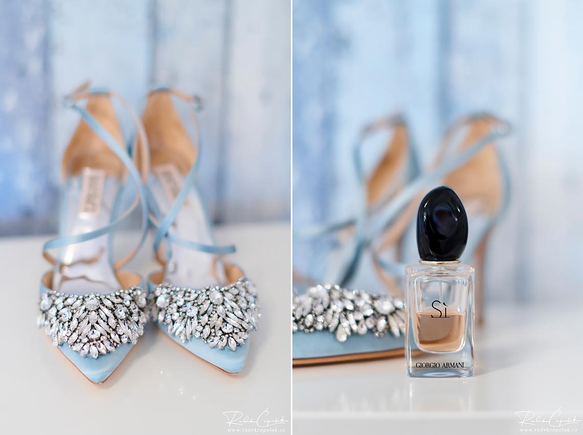 svatební fotografie parfém a boty nevěsty