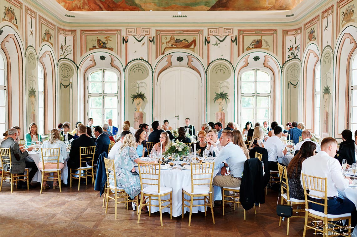 svatební hostina na zámku Bon Repos