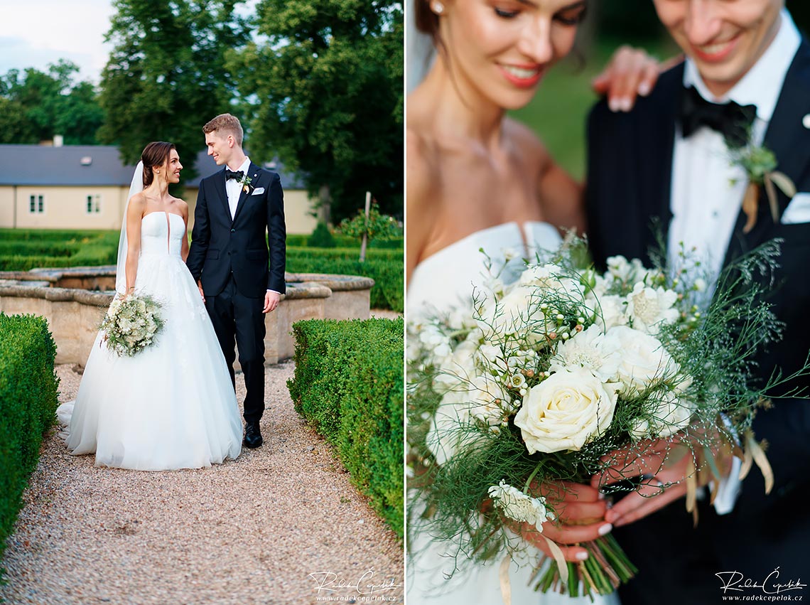 svatební fotografie ženicha a nevěsty s bílou květinou