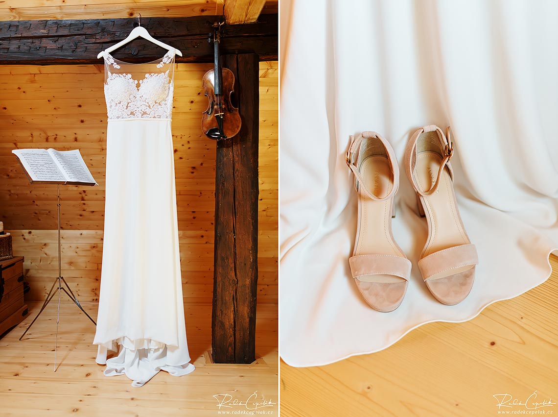 svatební šaty a boty