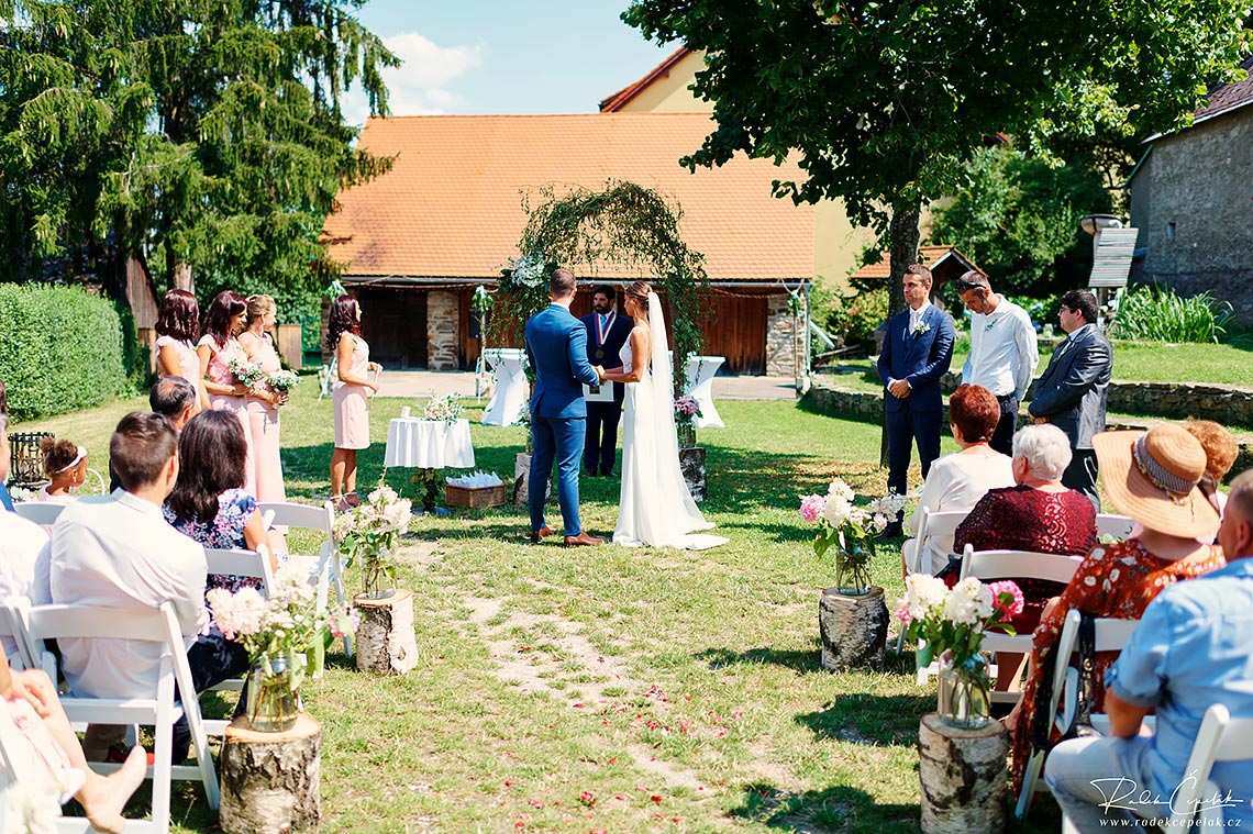 venkovní svatební obřad ve Staré poště v Klenčí pod Čerchovem