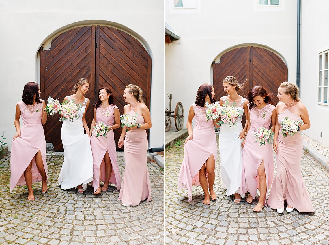 družičky nevěsty v růžových šatech