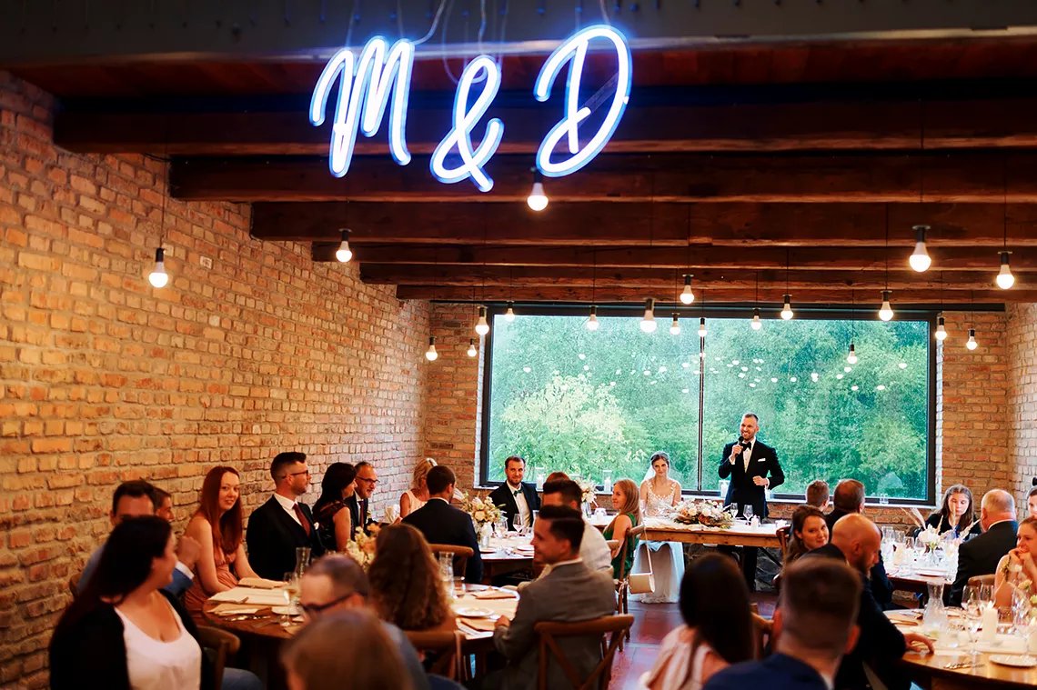 začátek svatební hostiny proslovem ženicha