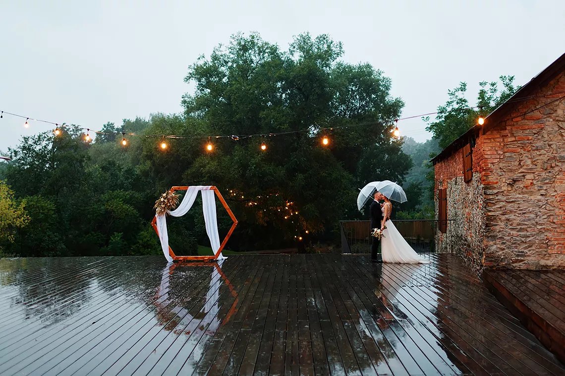 deštivá svatba v Mlýnu na Dobré vodě v Praze