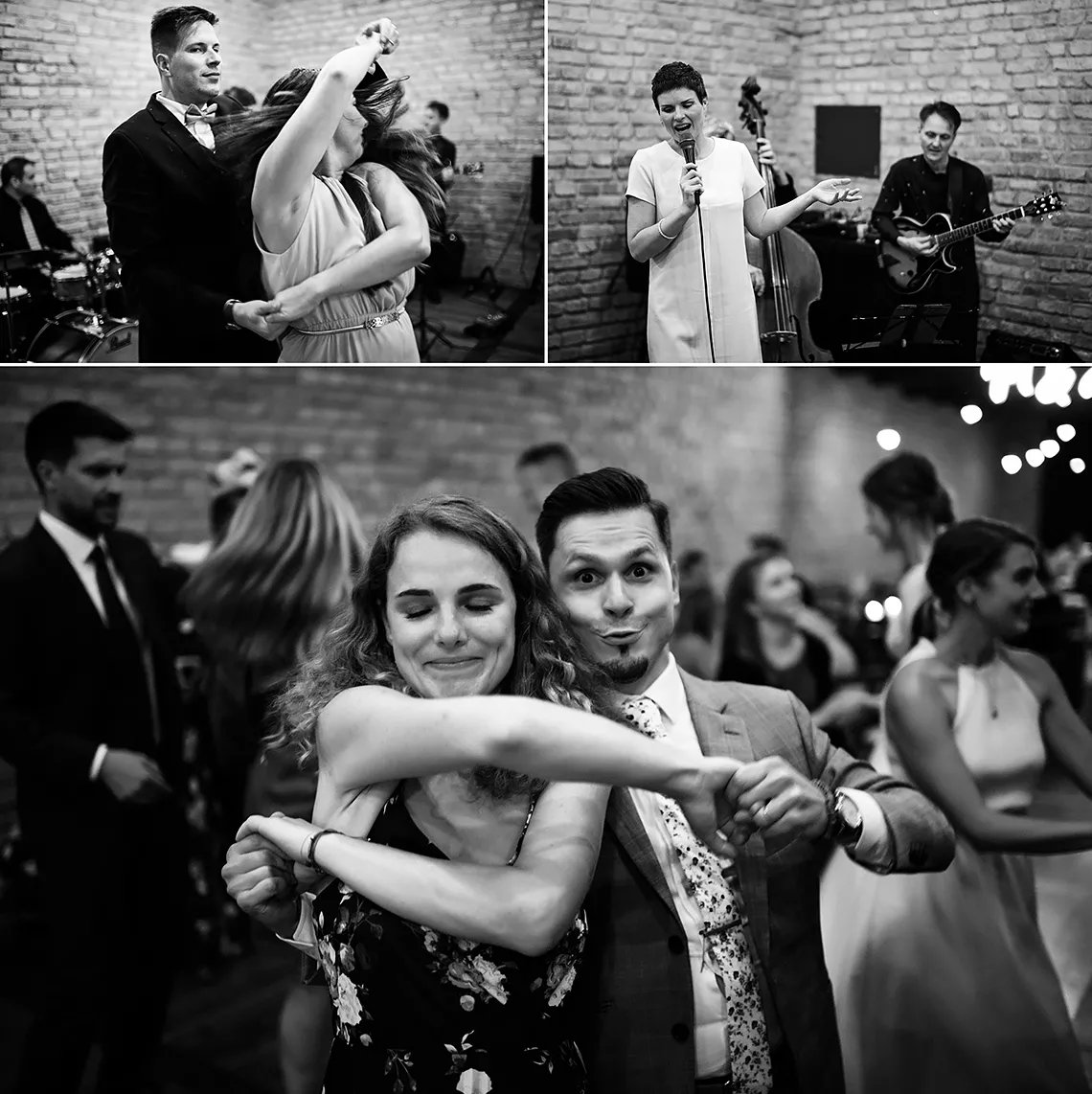 černobílé svatební fotografie hostů na svatební párty