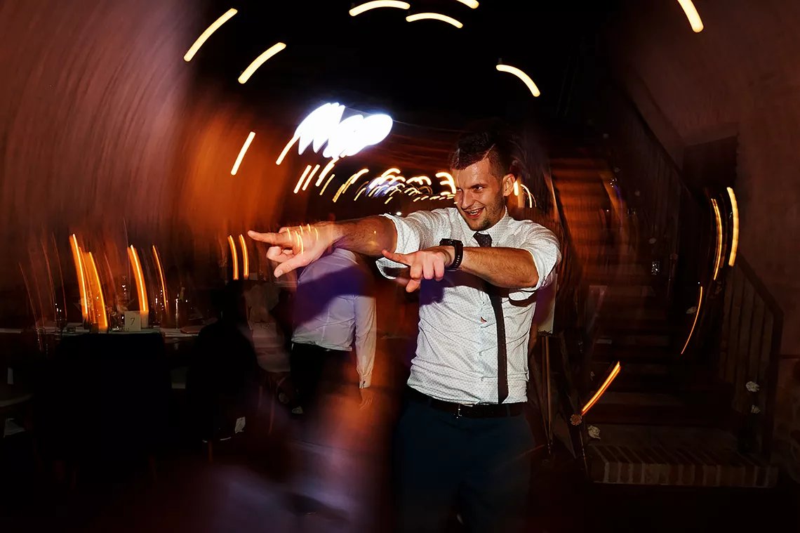 taneční fotky hostů na svatbě