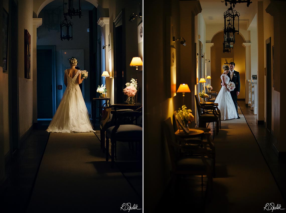svatební fotografie nevěsty a ženicha na chodbě v Chateau Mcely