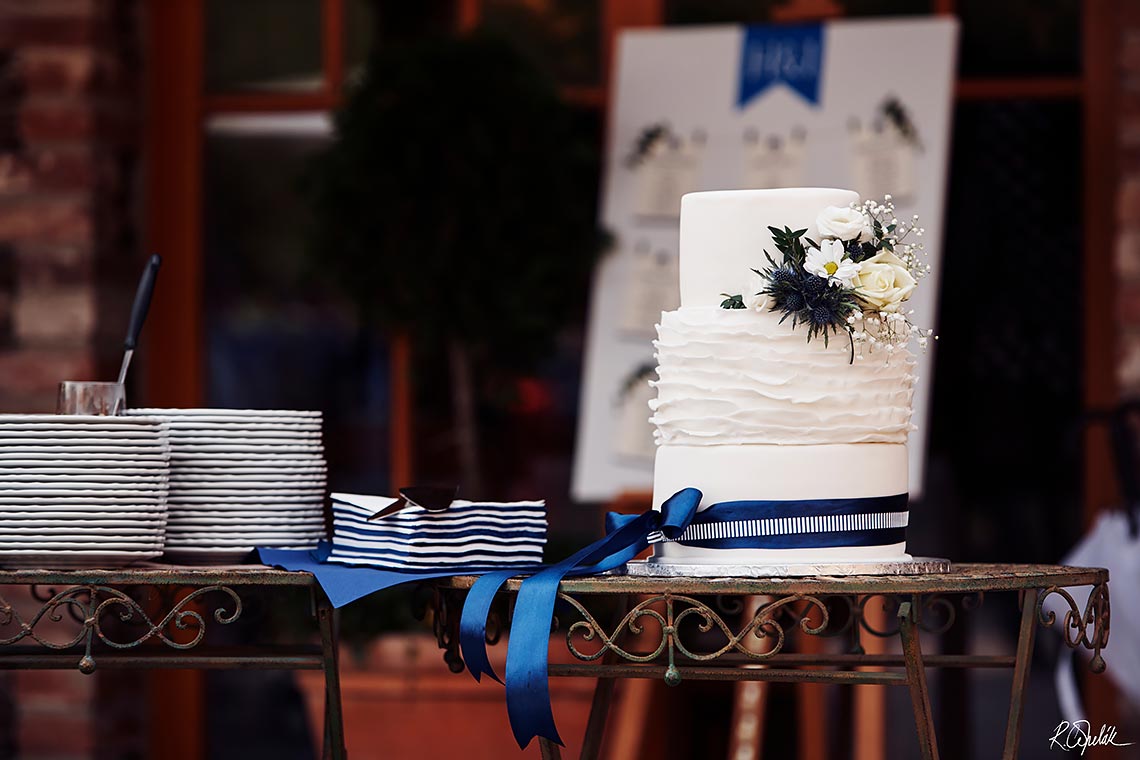 modro bílý svatební dort