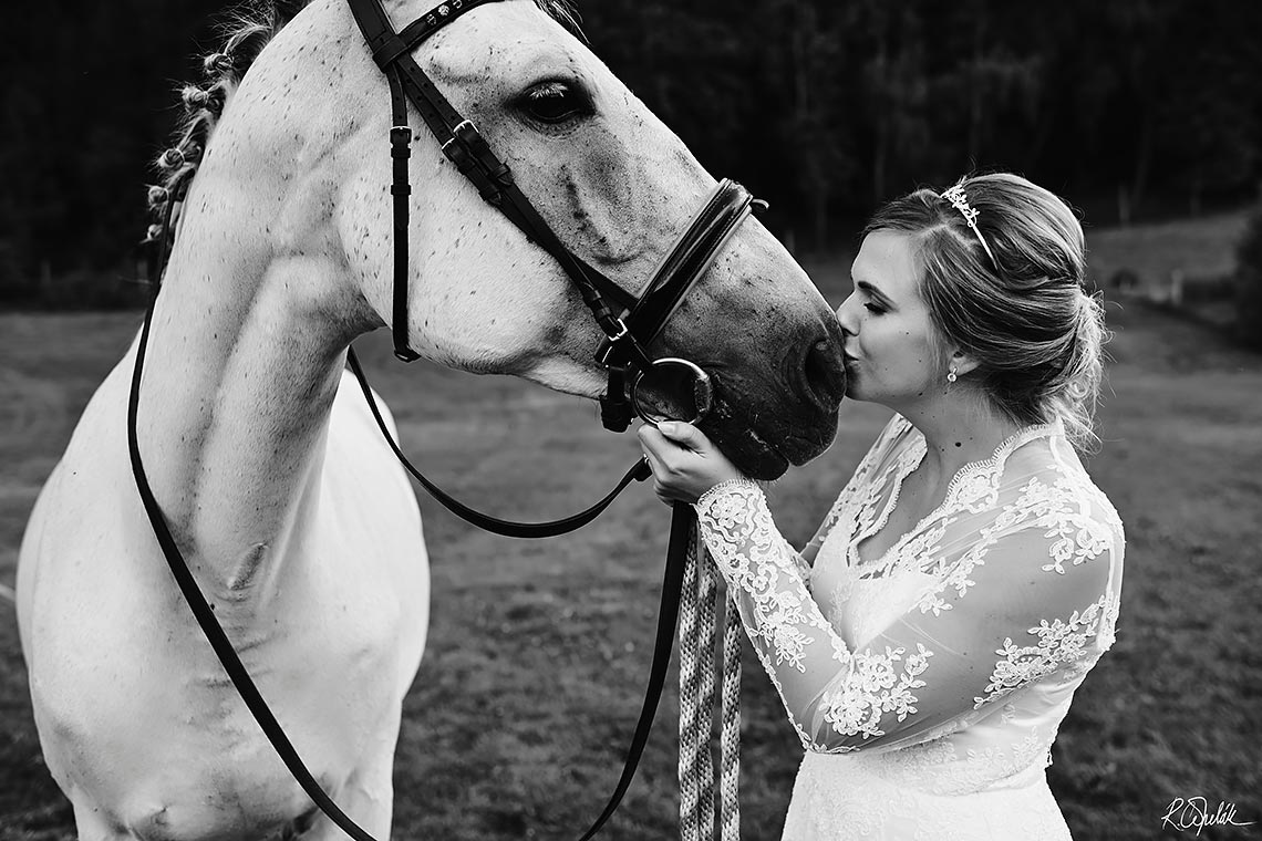 nevěsta s koněm