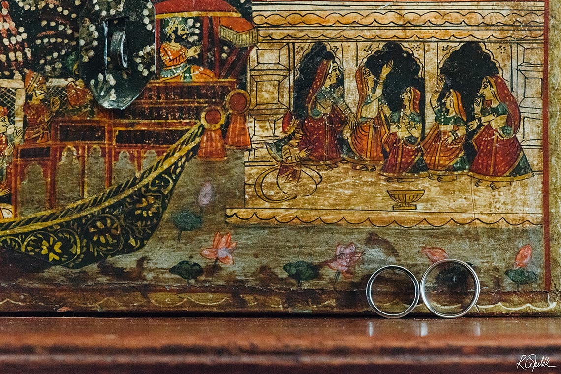 svatební fotografie prstnýku se šperkovnicí