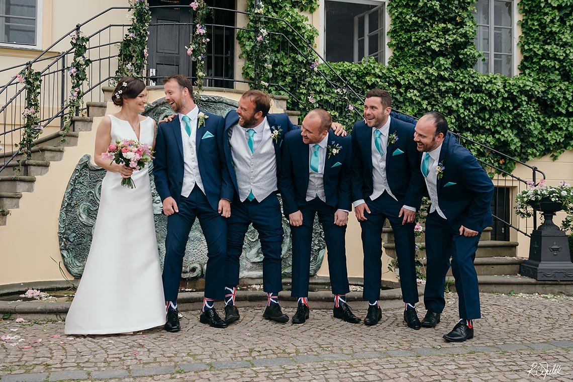 vtipná skupinová fotografie na svatbě