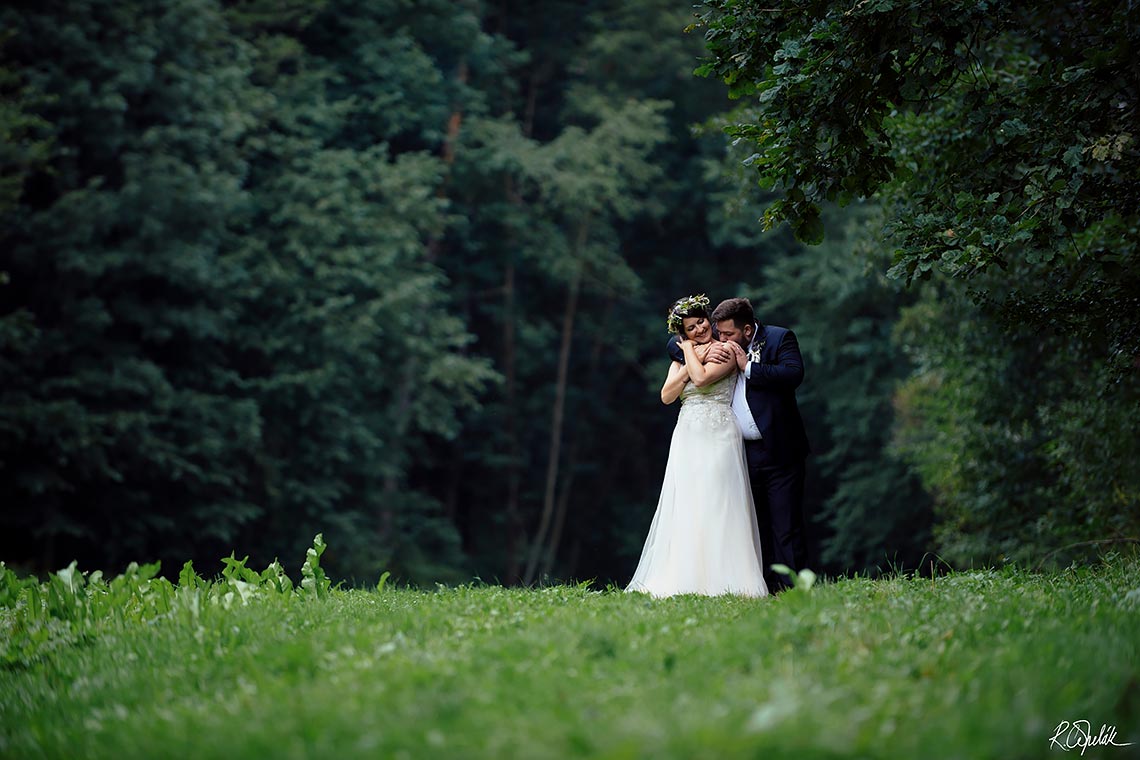 romantická svatební fotografie v přírodě