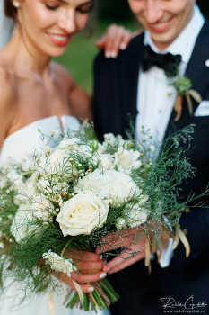 bílá svatební kytice