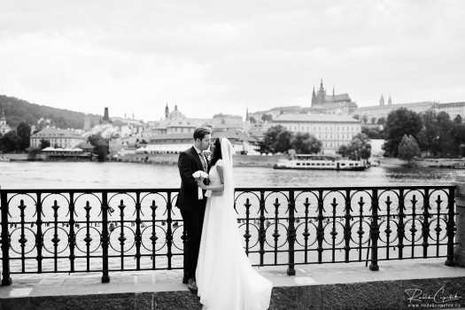 svatební fotografie v Praze s výhledem na Pražský hrad